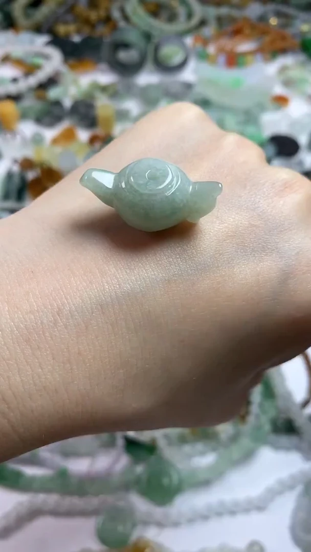 翡翠挂件未镶嵌翡翠