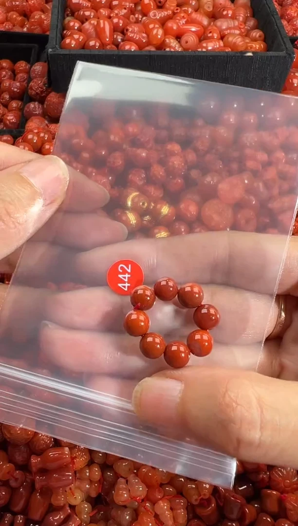 南红玛瑙未镶嵌颈饰1