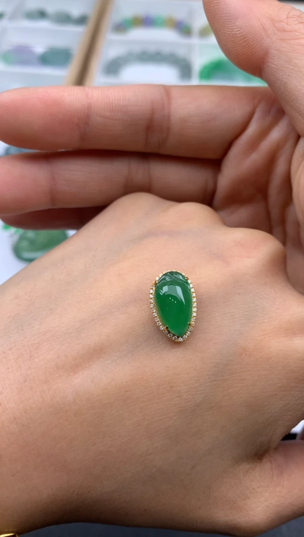 18K金镶嵌定制翡翠哈*吖镶嵌费不退不换