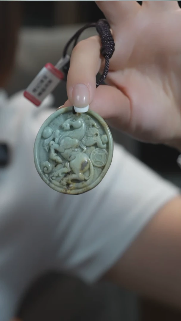 未镶嵌岫玉吊坠马牌
