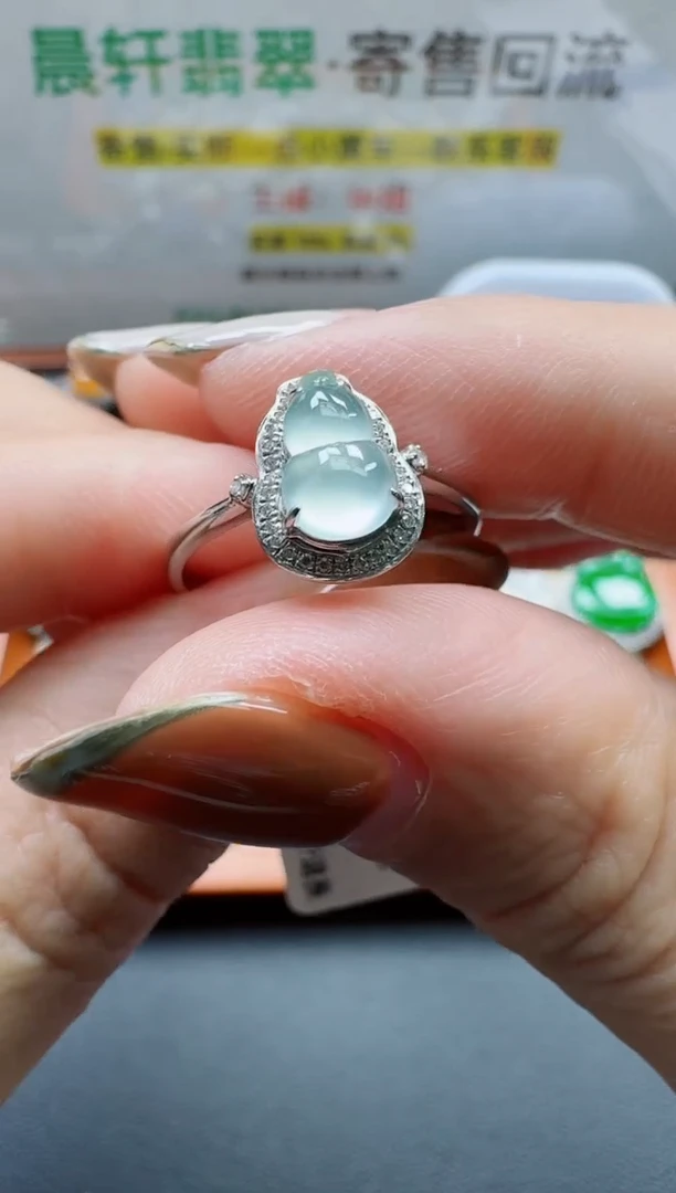 18K金镶嵌戒指翡翠许**.寄售回流，不退不换