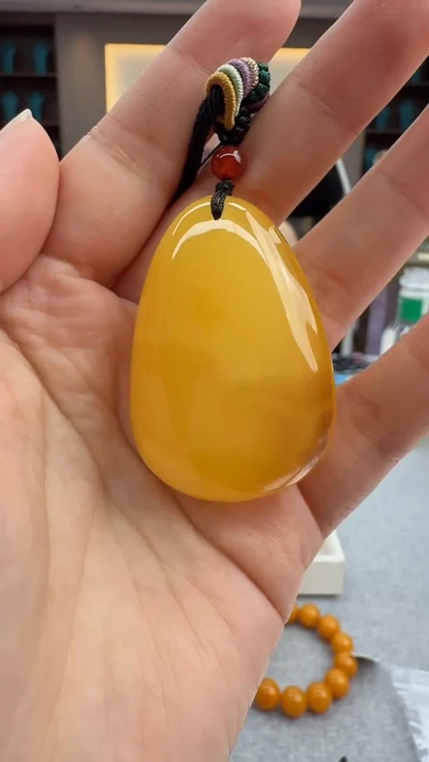 琥珀颈饰未镶嵌369秒拍号 假一罚三