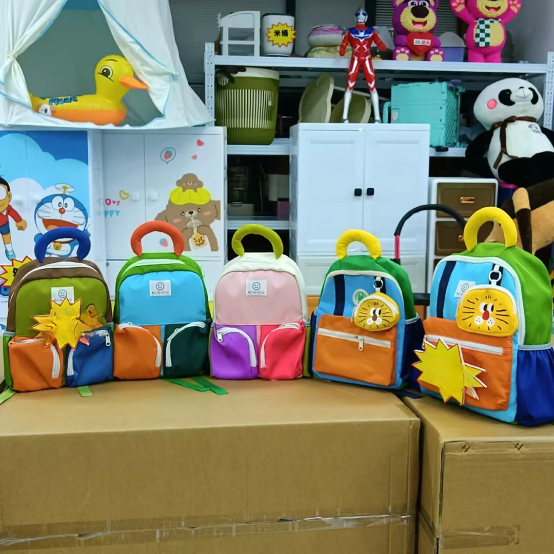儿童书包 款式颜色图案随机发一个 处理货 介意勿拍