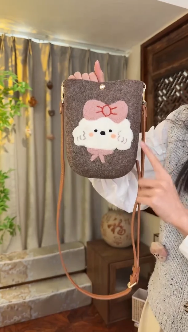 羊毛非遗羊毛毡包 手机包小狗