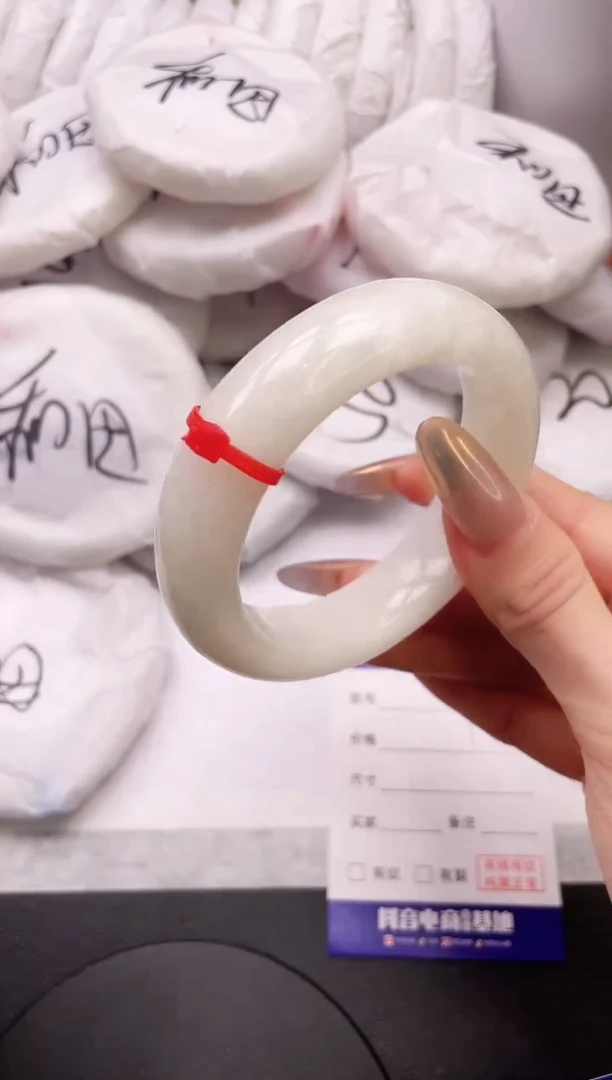 【闪购商品】和田玉手镯未镶嵌18L189-56