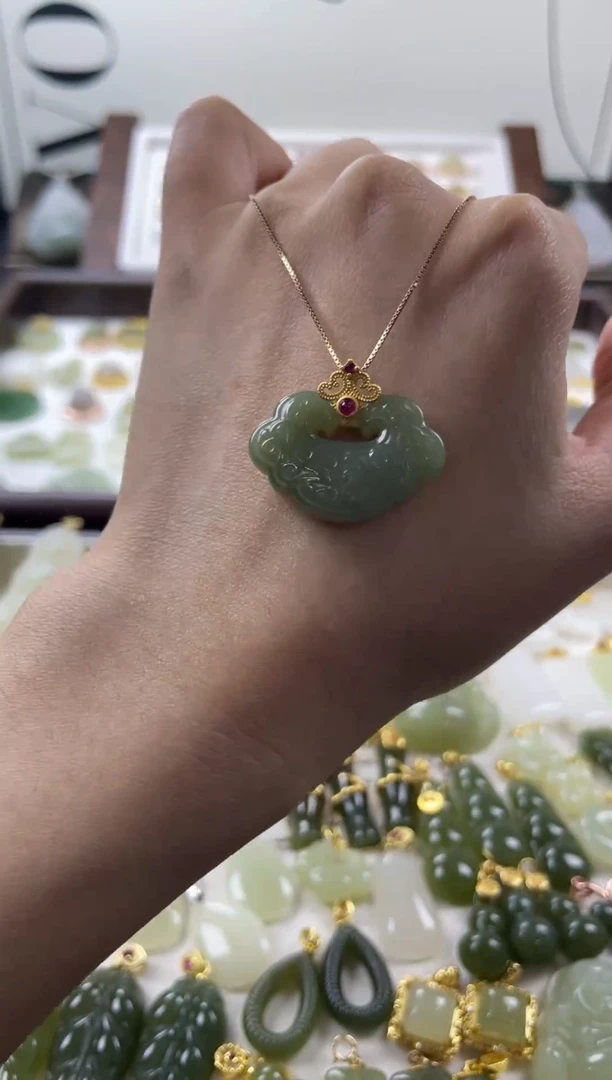 吊坠(不含链)银S925镶嵌和田玉晴水如意款