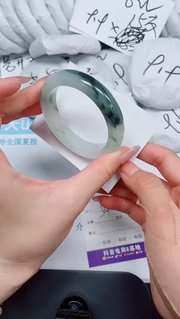 石英质玉手镯未镶嵌130-54