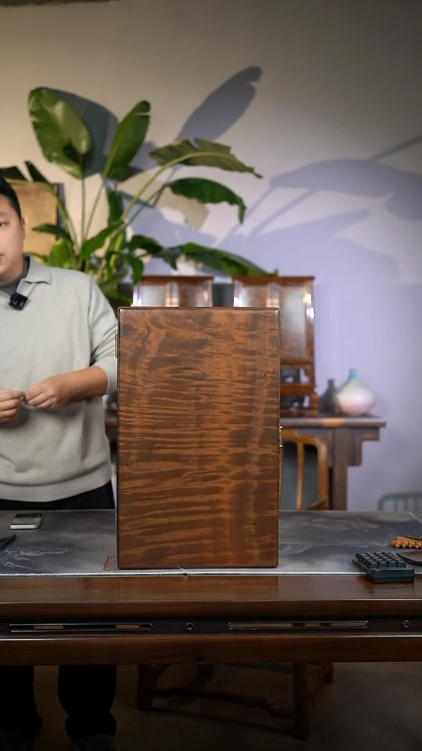 金丝楠阴沉满水波纹精品一木一器珠宝箱