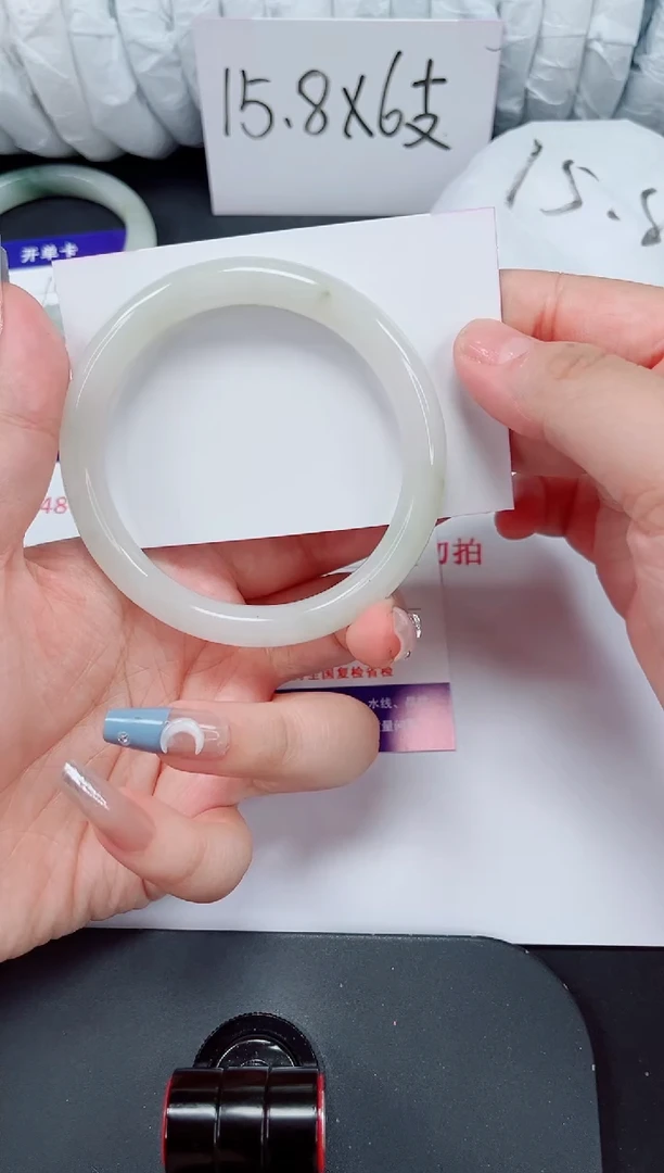 石英质玉手镯未镶嵌17-60/61