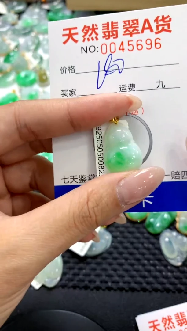 翡翠18K金镶嵌颈饰1111111111111111