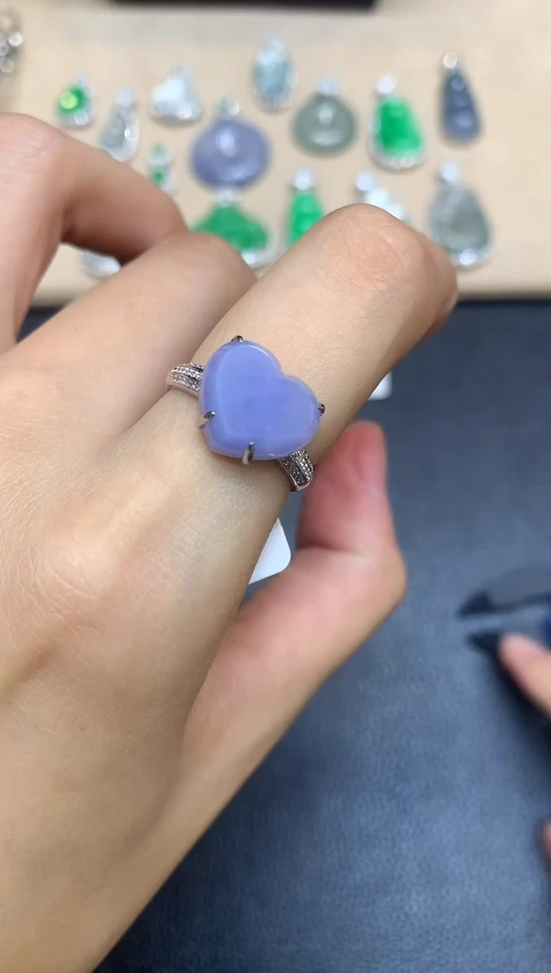 18K金镶嵌戒指翡翠爱心【无服务费【48小时鉴赏期】