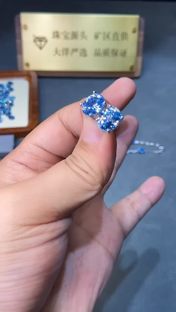 银S925镶嵌耳坠海蓝宝石.......