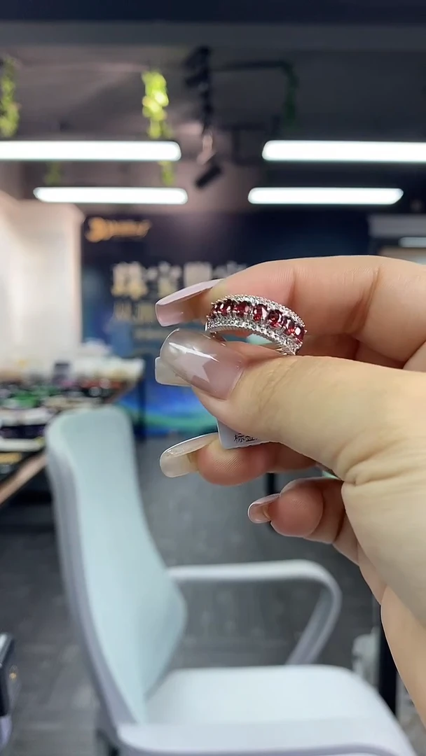 石榴石戒指未镶嵌多样性发其一颜色微差