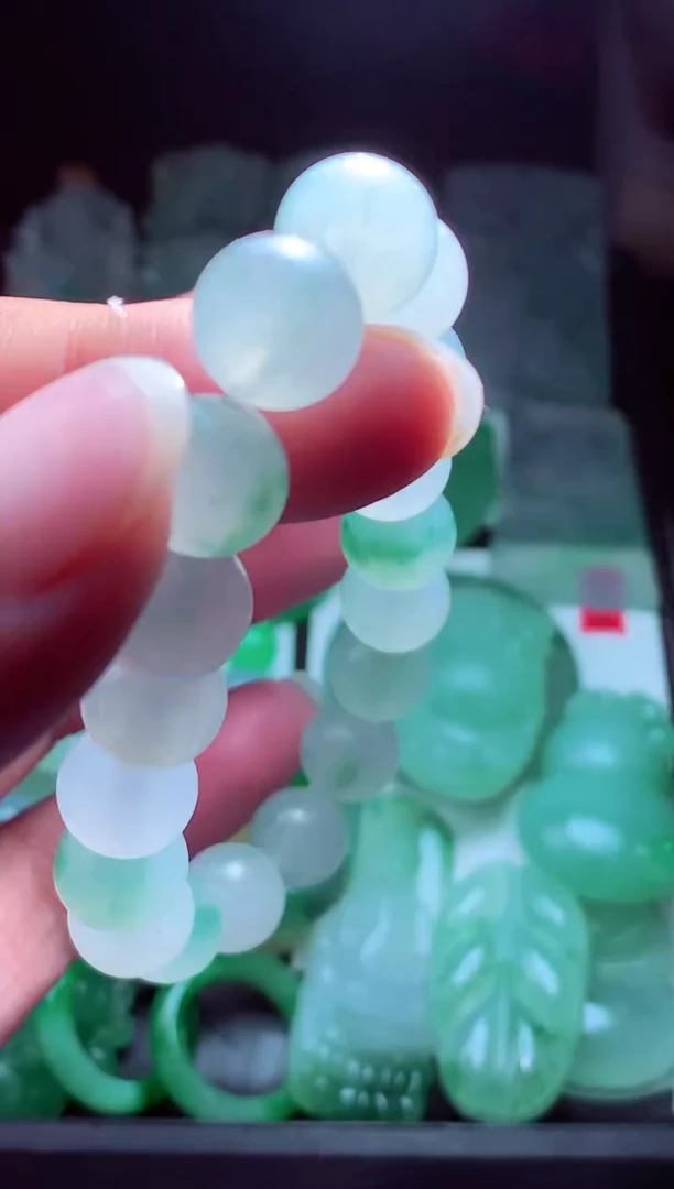 未镶嵌定制翡翠莫*?翡翠毛货定制