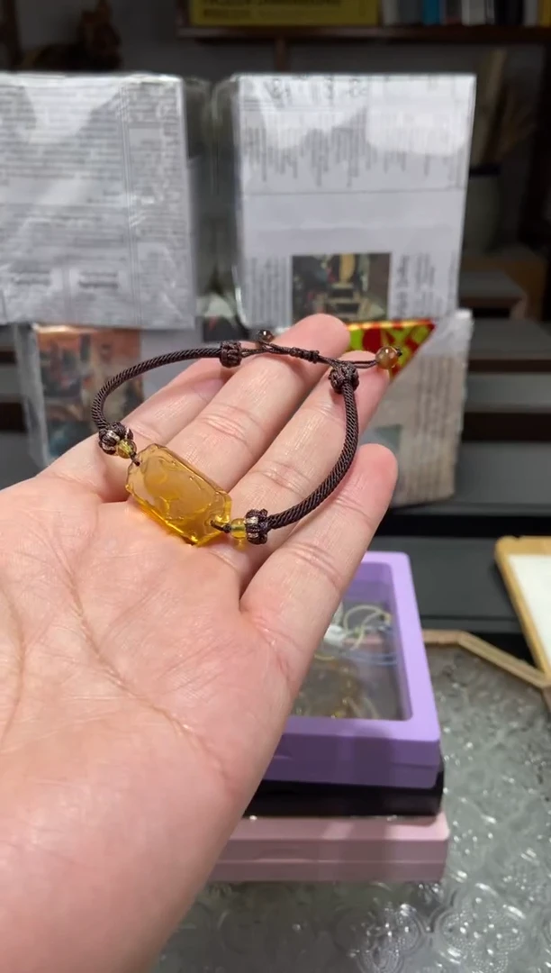 琥珀颈饰未镶嵌麒麟手牌