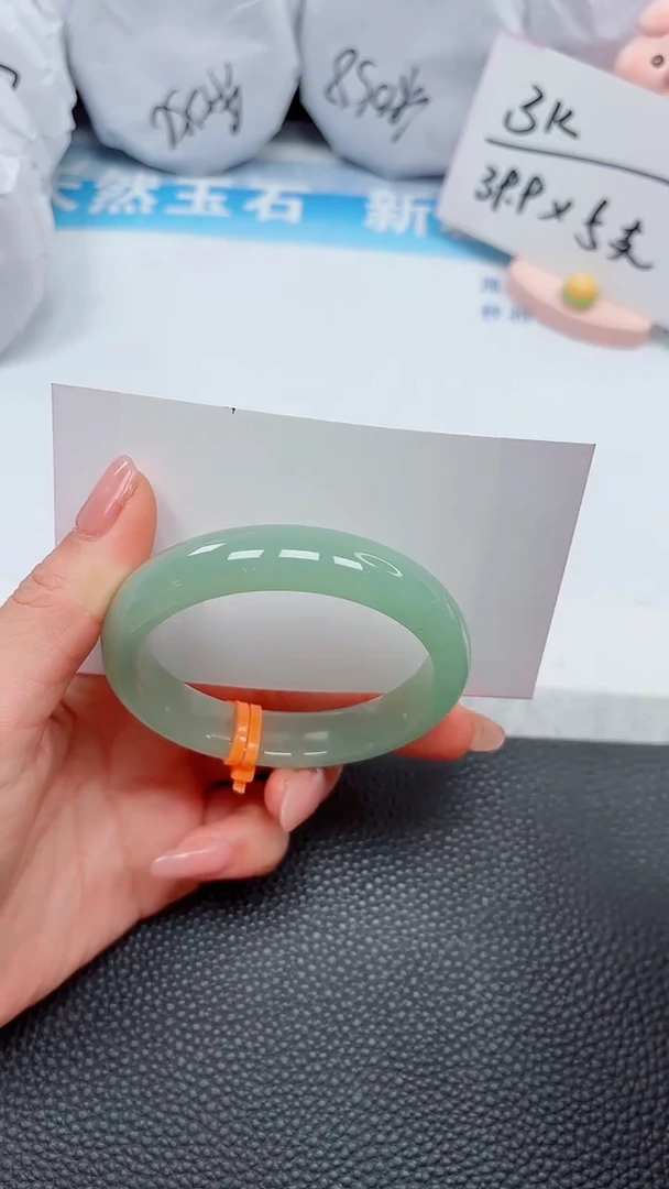 【闪购商品】石英质玉手镯未镶嵌8