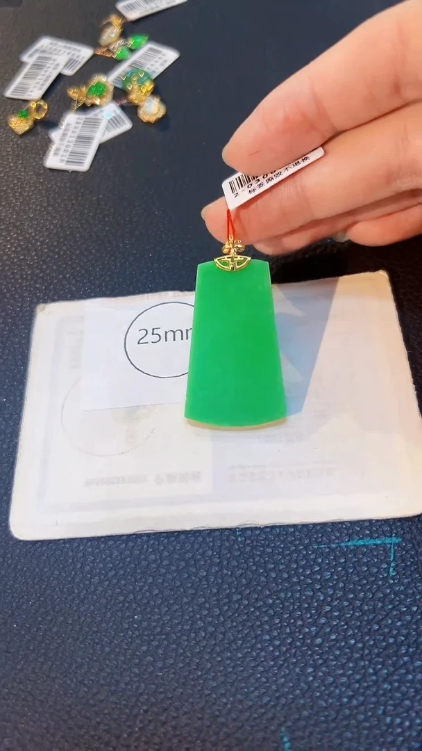 翡翠18K金镶嵌颈饰缅料A货/支持复检/一件