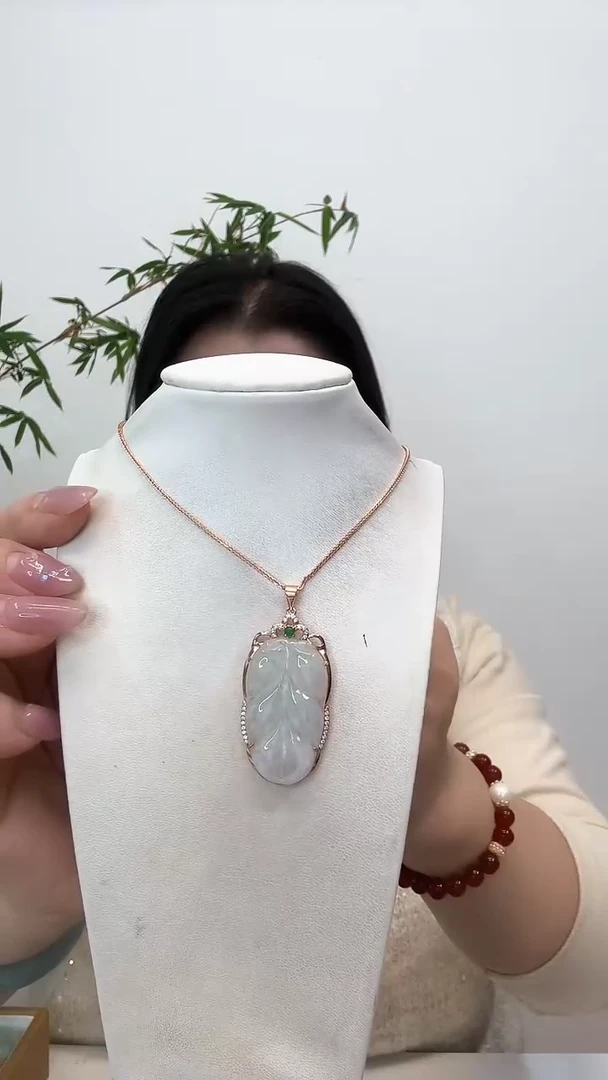 【闪购商品】翡翠吊坠(赠链)银S925镶嵌叶子玫瑰边