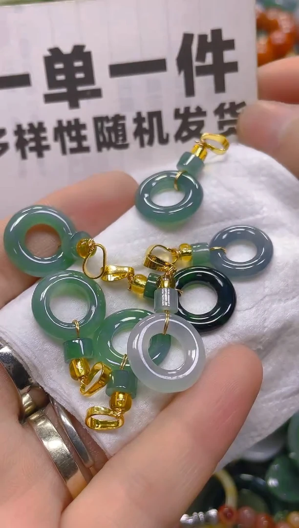 翡翠未镶嵌颈饰一单一个多样性随机发一件