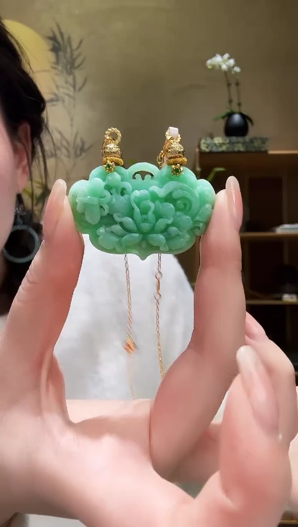 颈饰未镶嵌翡翠吊坠