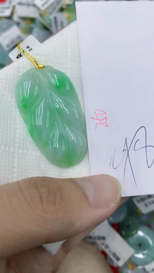 颈饰18K金镶嵌翡翠111111111111