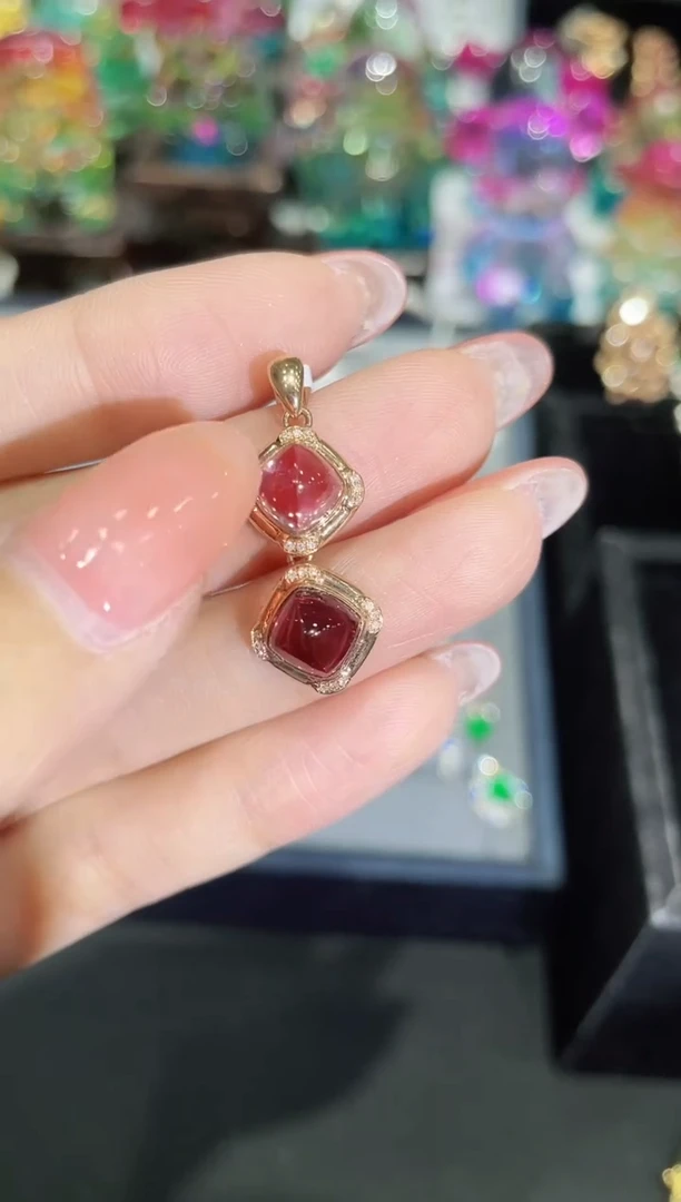 18K金镶嵌吊坠碧玺吊坠