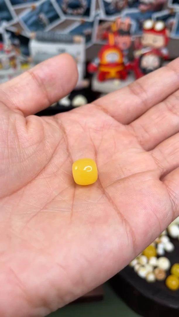 未镶嵌琥珀裸石蜜蜡
