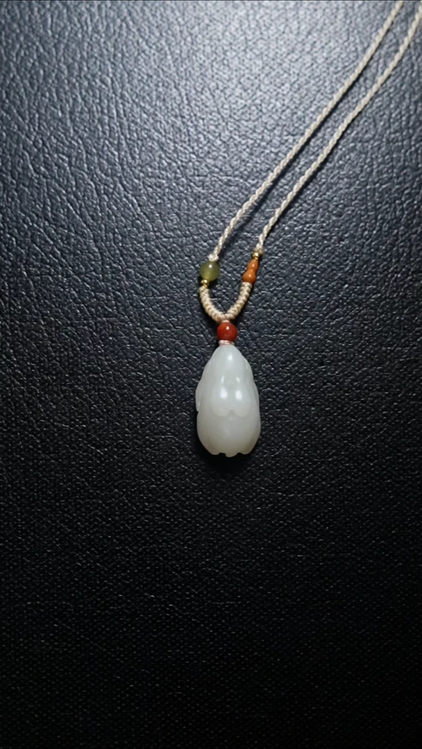 颈饰未镶嵌和田玉兔子吊坠