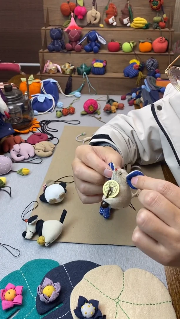 布艺抱钱鼠 挂件