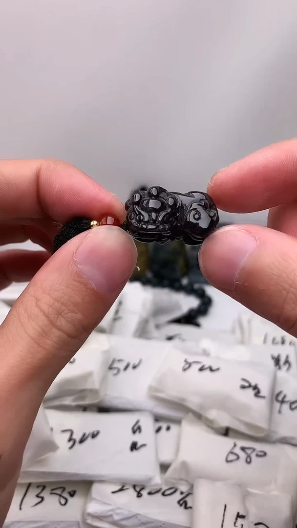 颈饰未镶嵌翡翠貔貅