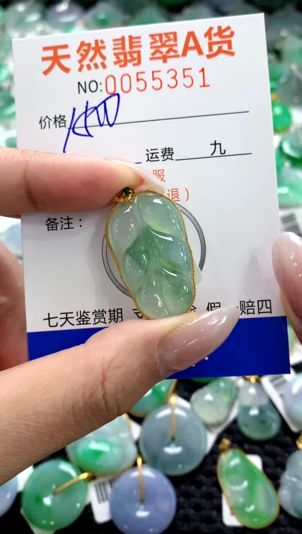 翡翠18K金镶嵌颈饰1111111111111111