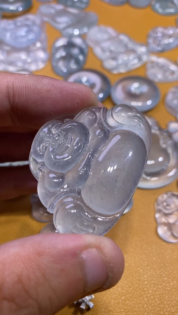 吊坠(不含链)未镶嵌翡翠佛公38000    33.4  45.7  6.9