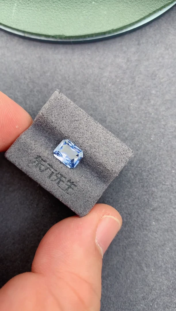 裸石蓝宝石1.5ct 无烧矢车菊蓝宝石 定制