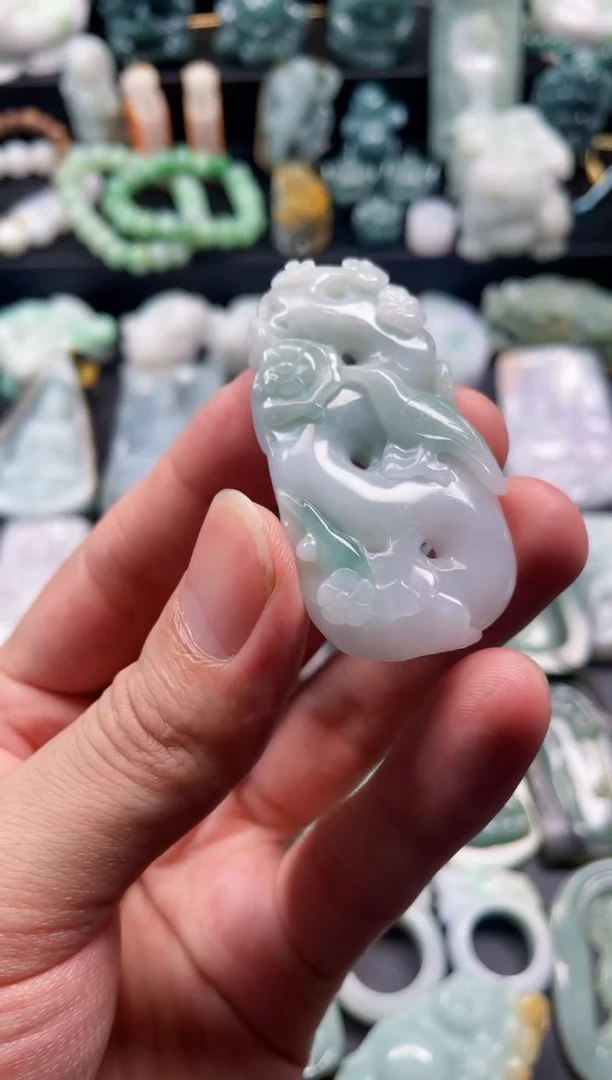 颈饰未镶嵌翡翠41  天然翡翠a货  梅花