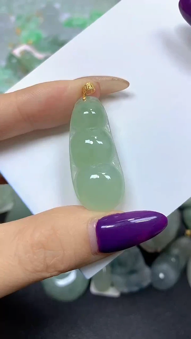 颈饰18K金镶嵌翡翠