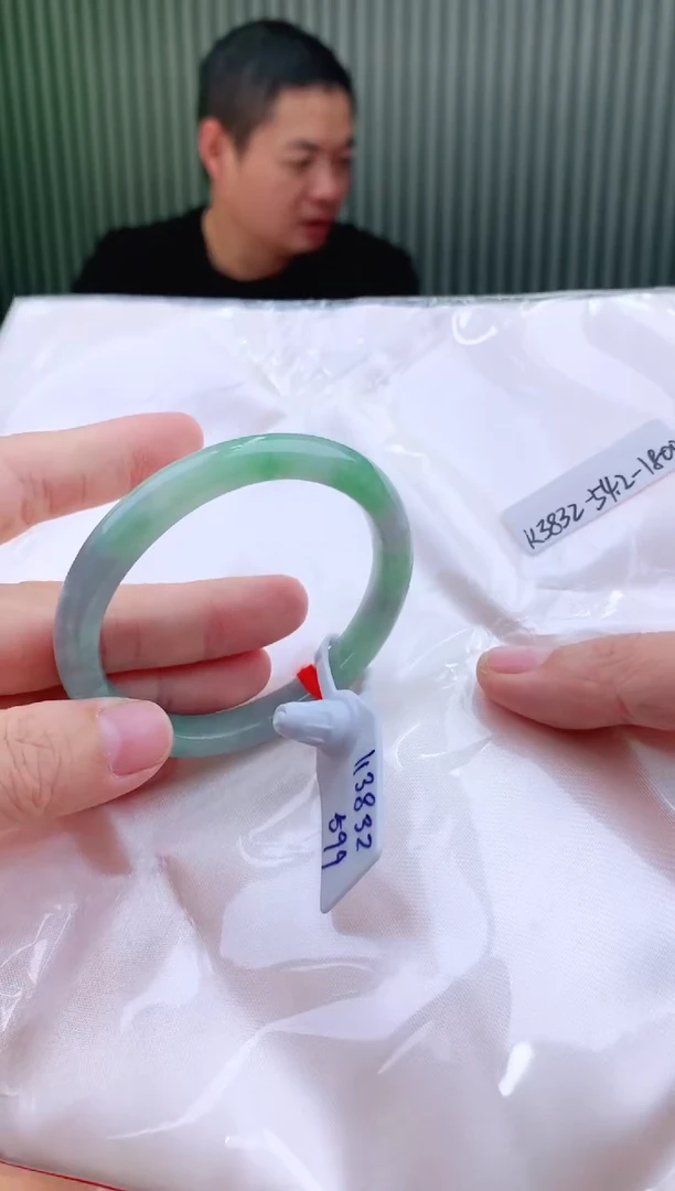 未镶嵌手镯翡翠52