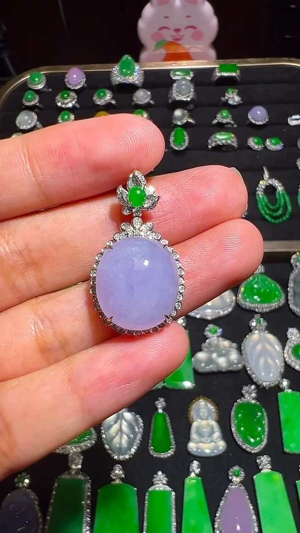 颈饰18K金镶嵌翡翠吊坠