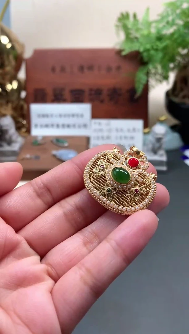 【闪购商品】和田玉(糖玉)颈饰银S925镶嵌吊坠