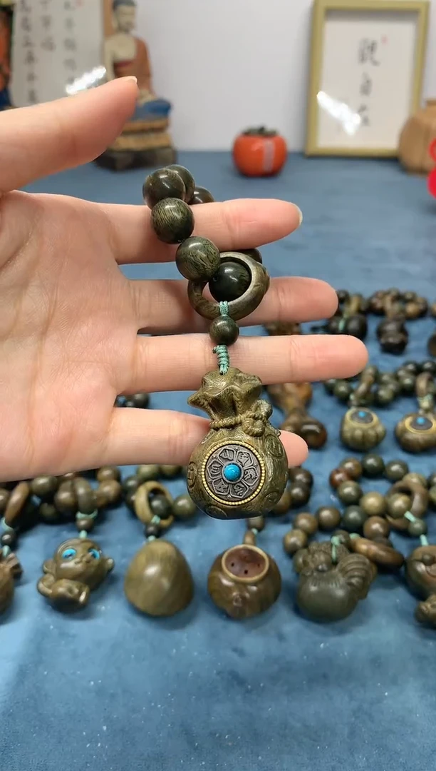 【闪购商品】维腊木（绿檀）把件赚钱袋 盘玩件