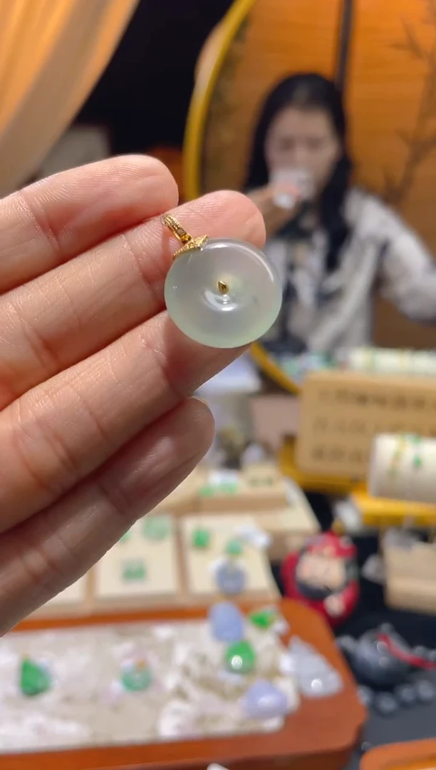 【闪购商品】翡翠颈饰18K金镶嵌假一赔三