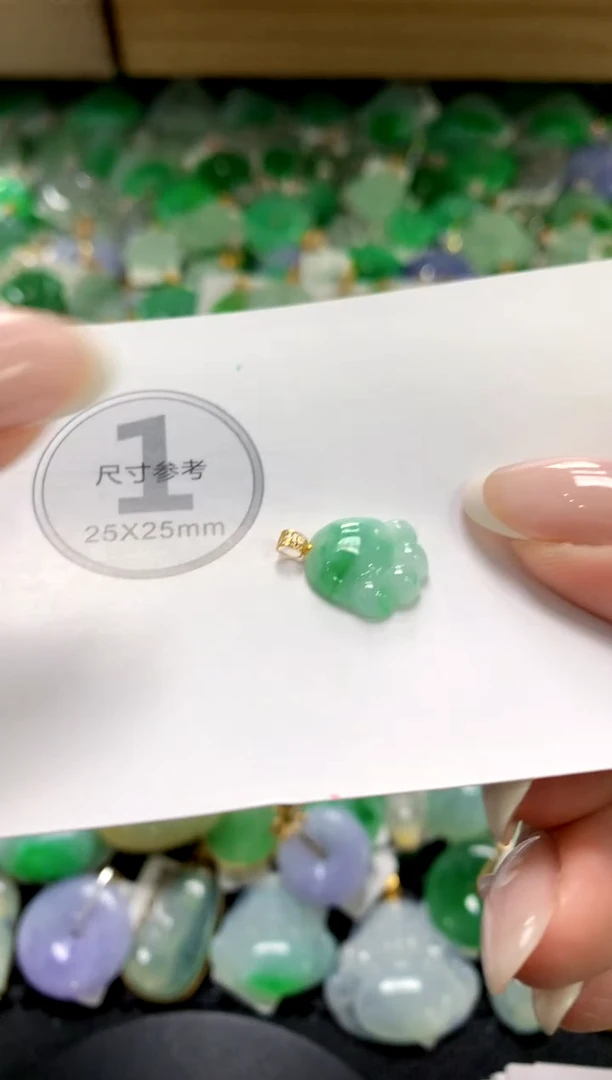 翡翠18K金镶嵌颈饰1111111111111111