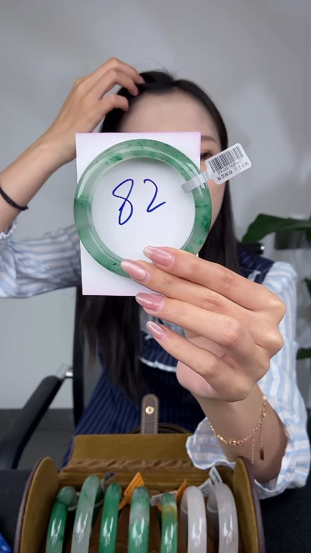 【闪购商品】石英质玉手镯未镶嵌82