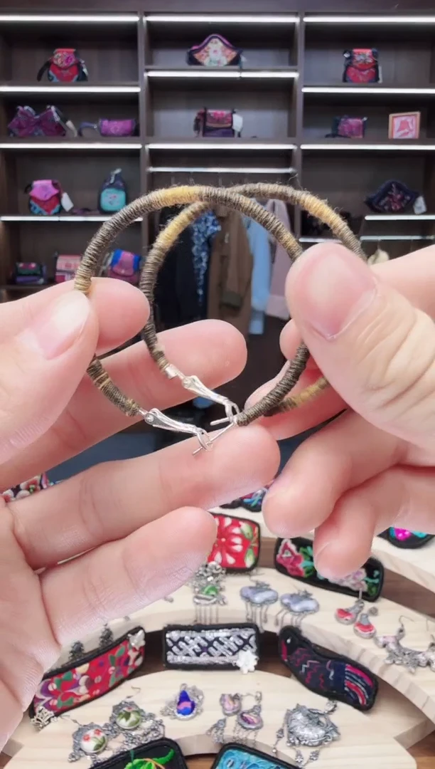 织绣39蒙阿苏苗绣传承店