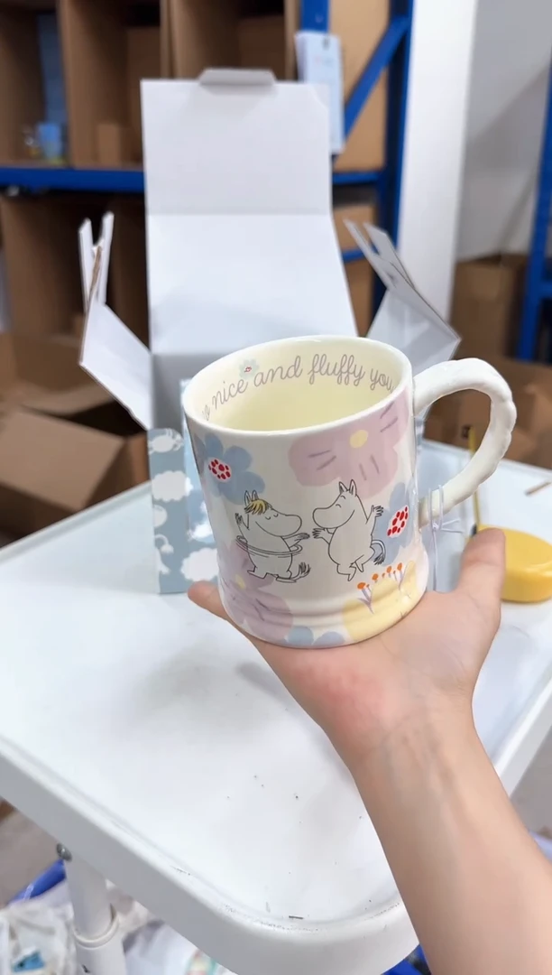 瓷片姆明麻花辫小紫花马克杯