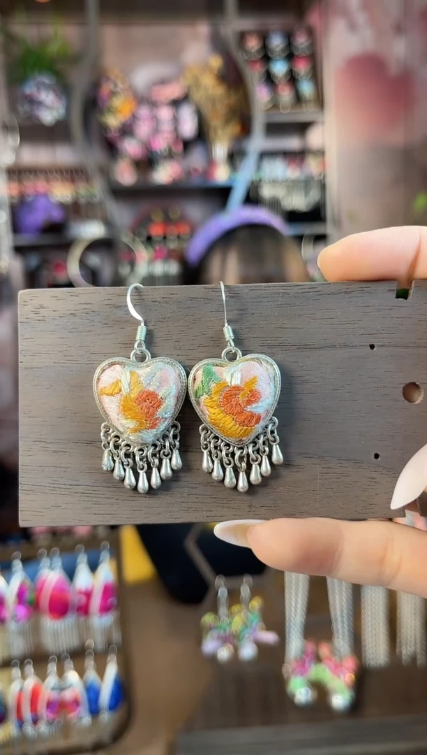 织绣民族风手工非遗老绣饰品612