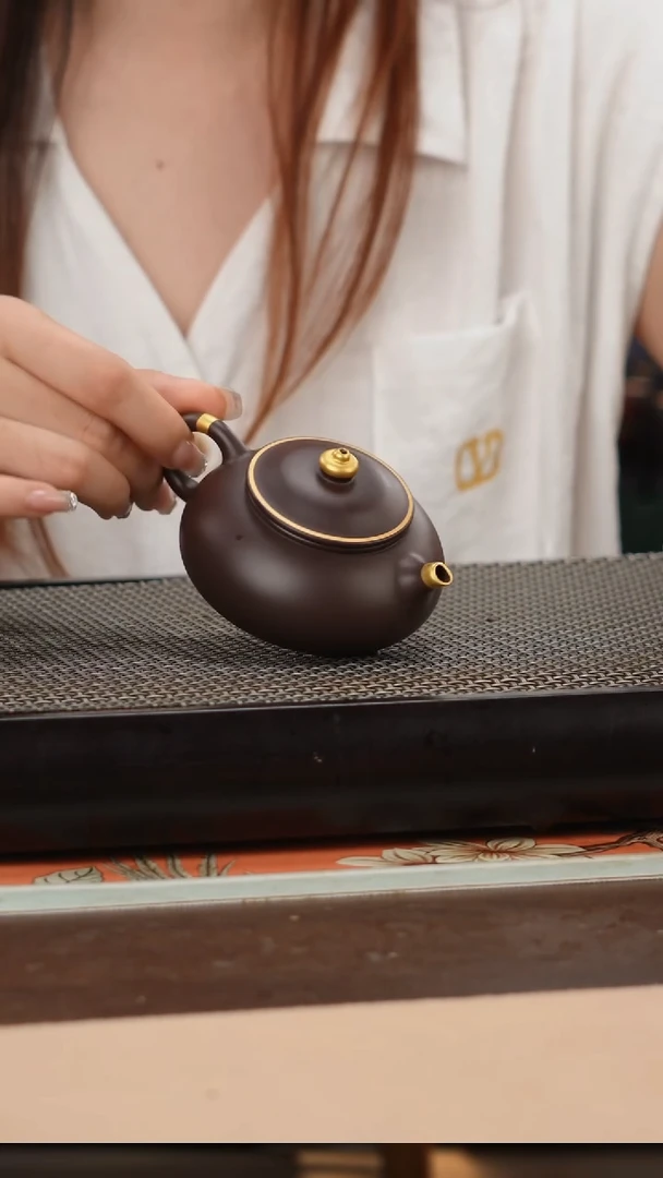 茶壶紫砂四号井茄皮紫泥描金寒江130cc