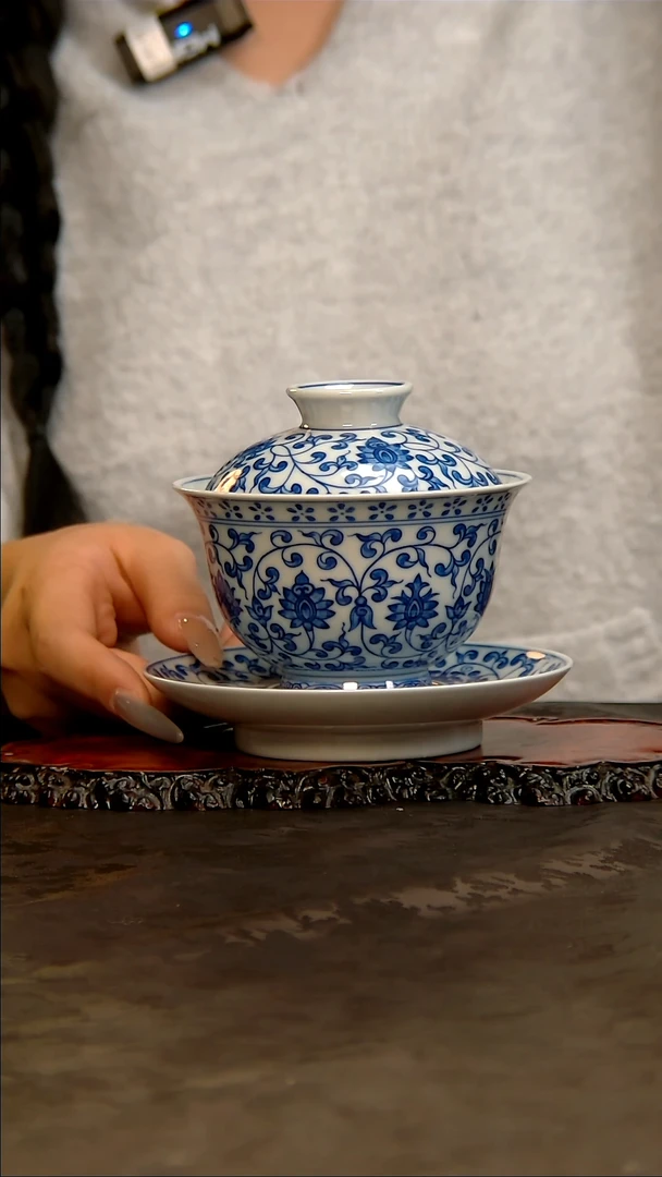 【闪购商品】青花手绘缠枝莲盖碗