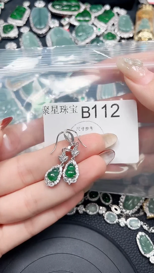 【闪购商品】翡翠颈饰未镶嵌赠皮绳112