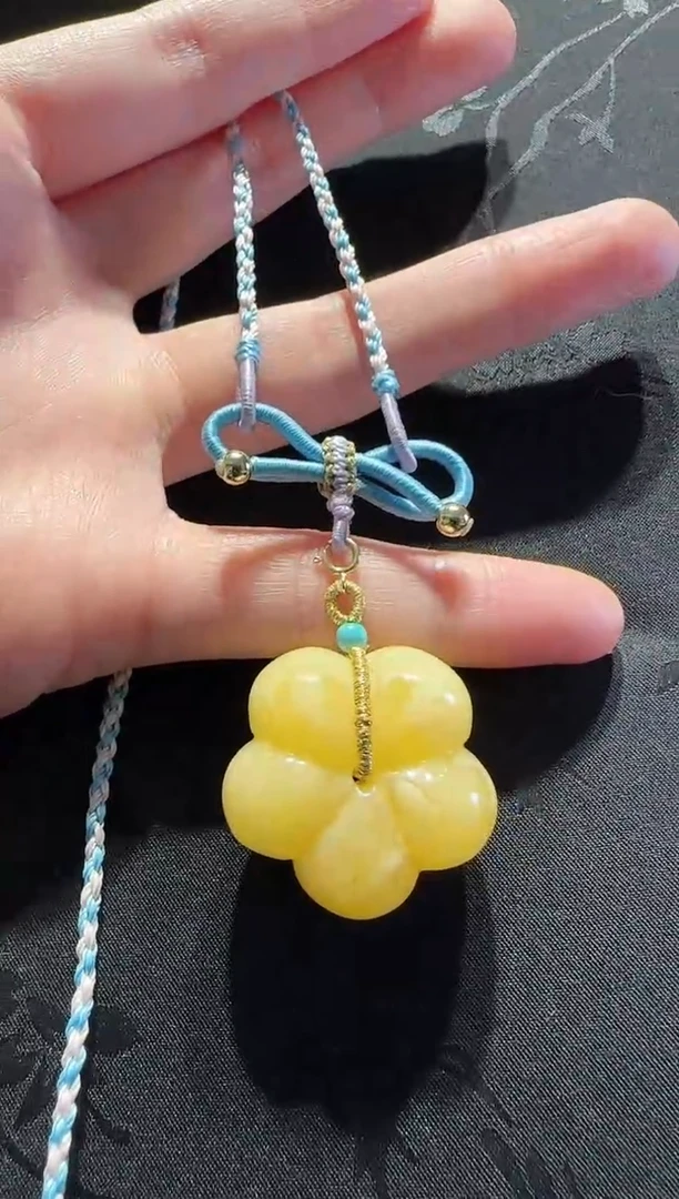 蜜蜡颈饰18K金镶嵌花花吊坠
