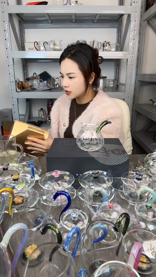 禾器  莲君侧把公道杯